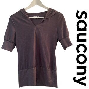 SAUCONY Athletic Running Short Sleeve Hooded Grey Top women’s Xs Grey like new